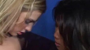 Lesbian babes kissing and licking