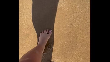 Envie de venir me masser les pieds me lécher