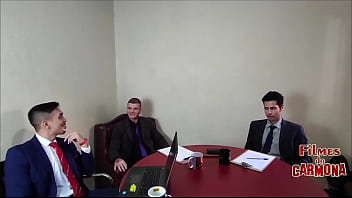 Empresa faz teste do sofá com empregada milf ela chupou geral