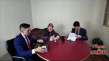 Empresa faz teste do sofá com empregada milf ela chupou geral