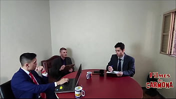 Empresa faz teste do sofá com empregada milf ela chupou geral