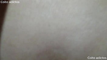 Accidentalmente me resbalo y meto mis dedos y mi polla en mi mejor amiga estaba súper mojada