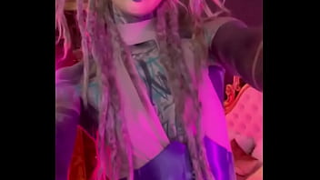 How do you like my outfit matching with the light #outfitcheck #lightingvibes #styleinspo #anuskatzz #anuskatz #