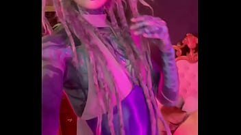 How do you like my outfit matching with the light #outfitcheck #lightingvibes #styleinspo #anuskatzz #anuskatz #