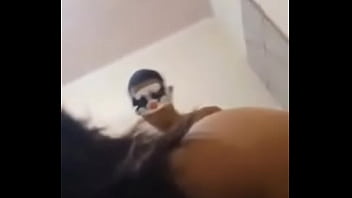 Gritei pro macho meter sem camisinha porque queria gozar gostoso na frente do meu corno