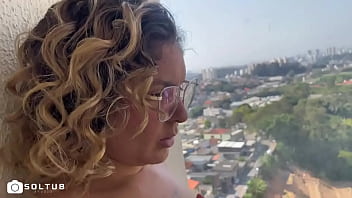 Jovem gulosa estreia apartamento