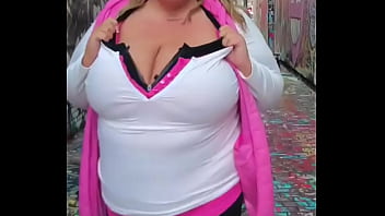 Such a cool spot to check out in bostonblush erotica#plussizemodel #bbw #bbws