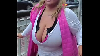 Such a cool spot to check out in bostonblush erotica#plussizemodel #bbw #bbws