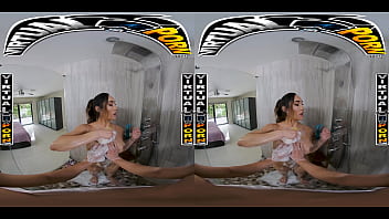 Virtual porn chloe amour shows her sexy ass before she starts bouncing in reverse on your dick