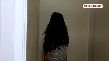 Rabuda gostosa sentando na pica