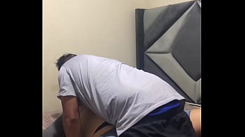 Novia de mi amigo se deja grabar gime como puta cuando le doy por el culo