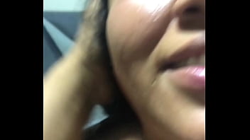 Novia de mi amigo se deja grabar gime como puta cuando le doy por el culo