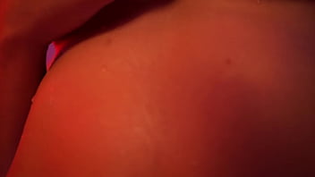 Yaira enjoys her body and get wet rubbing an ice