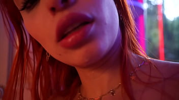 Yaira enjoys her body and get wet rubbing an ice