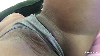 Toda safadinha com minha bocetinha peluda