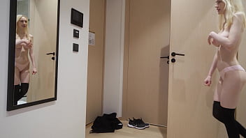 She didn't leave a tip and got fucked by delivery boy