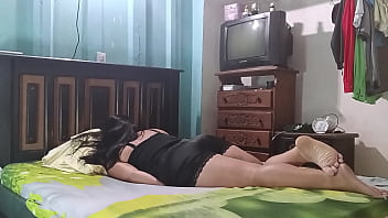 Mi esposa no quiere coger conmigo pero llamo a mi vecino y veo como se la coge muy rico frente a mi