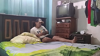 Mi esposa no quiere coger conmigo pero llamo a mi vecino y veo como se la coge muy rico frente a mi