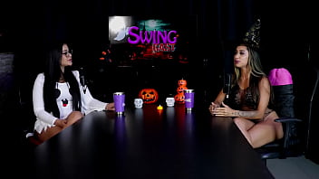 Conheceu O Marido Em Uma Casa De Swing Intrduziram Fetiches Aos Poucos Sua Primeira Vez Foi Em Uma Gravação E Sobre Levar No Cu E Na Buceta Casal Fada Prazeres Sheer Red Halloween thumbnail