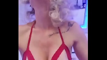 Eu gosto muito dessa sensação da primeira entrada do pau na buceta parece um pedaço de ferro quente que vai me derreter