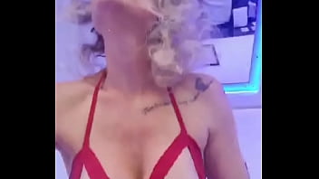 Eu gosto muito dessa sensação da primeira entrada do pau na buceta parece um pedaço de ferro quente que vai me derreter