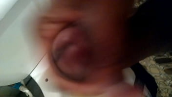 Batendo uma no banheiro