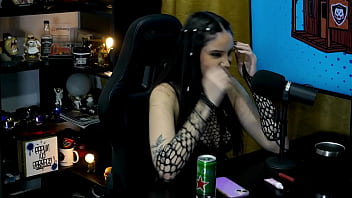 Victoria camargo chegou com uma roupa sensual e tirou tudo o ruan ficou com muito tesão podcast pápum no barraco