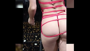 Dancarina sentando e quicando