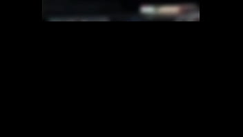 Dancarina sentando e quicando