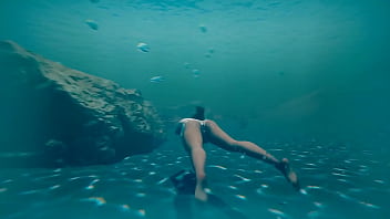 Lara croft was masturbating in her cabin but suddenly a storm started 3d hentai game