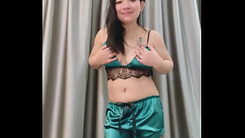 N'hésitez pas a me demander des videos privées ou des shows gros bisous