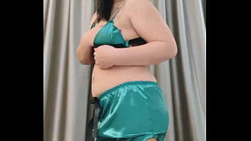 N'hésitez pas a me demander des videos privées ou des shows gros bisous