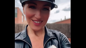 Coucou les zamours en mode flic pour ce jour