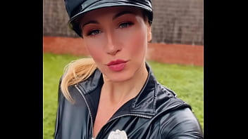 Coucou les zamours en mode flic pour ce jour