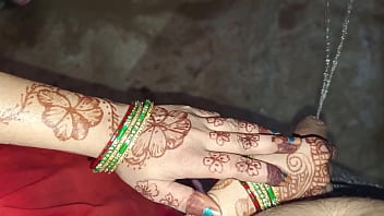 क्या मस्त भाभी है वो उसकी रसीली चूत देख कर ही मेरा लंड गीला हो गया