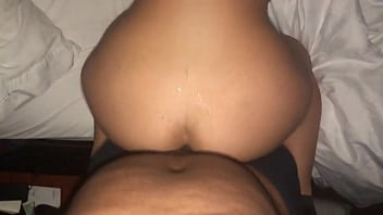 Lesbo taking the back shot