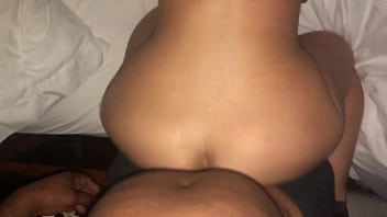 Lesbo taking the back shot