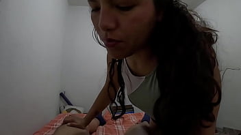 Mi hermanastra me encuentra oliendo sus tangas y me castiga dandome nalgadas en el pene me encanta que sea dominatrix