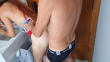 Foda rapida na festa no banheiro antes que nos peguem Foda rapida na festa no banheiro antes que nos peguem