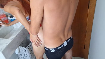 Foda rapida na festa no banheiro antes que nos peguem