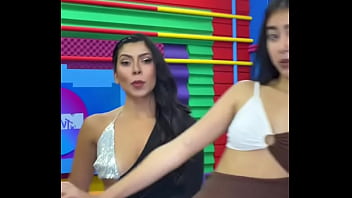 Menina deixando aparecer biquinho em vídeo do tictoc