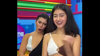 Menina deixando aparecer biquinho em vídeo do tictoc