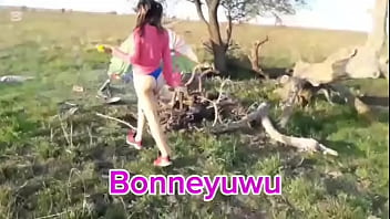 Bonneyuwu 7 11 elfa en el bosque tomando café