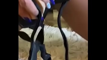 Linda De Quatro Com Brinquedo thumbnail