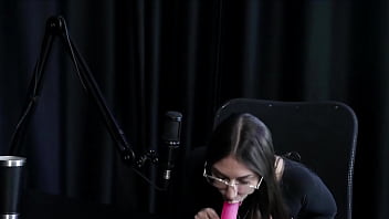 Veja a entrevista safada e cheia de putaria com a melina khalifa no porn cast brazil parte 5 watch sheer red