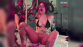 Redheaded hottie gets a sensual orgasm from her toys