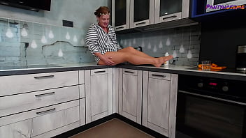 Mature redhead iris showing legs and feet in tan pantyhose tease