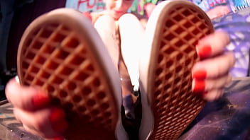 Giantess foot worship