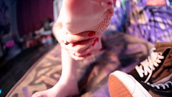 Giantess foot worship