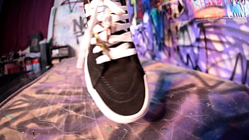 Giantess foot worship